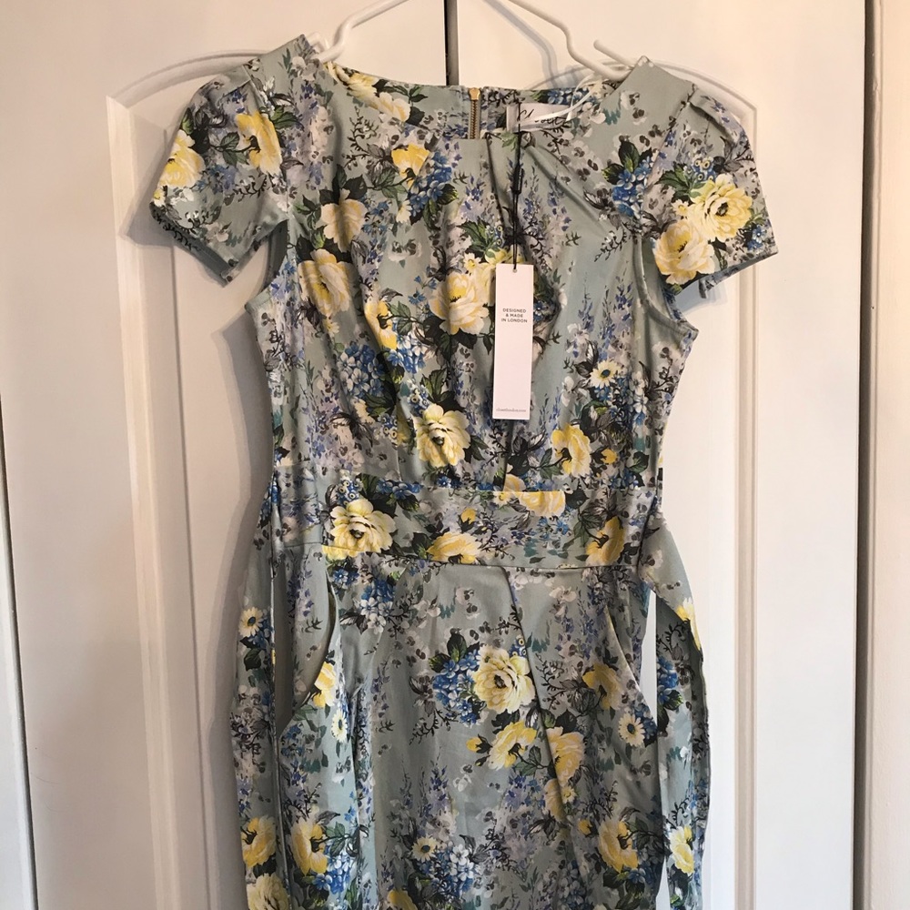 Floral Dress by Closet London size 6